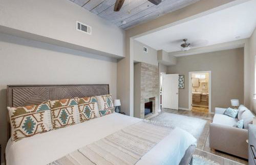 Lovely home on 2+ acres with views, firepit & outdoor kitchen - wedding perfect - Photo 12