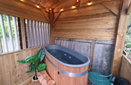 Bijou Coastal Apartment in Polperro With Hot Tub, Onsite Parking 5 min Downhill Walk To Village - Foto 2