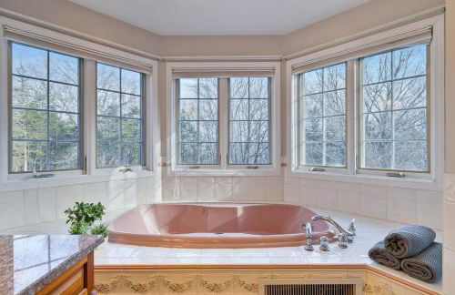 Secluded 9BR Getaway, Pool, Hot Tub & Huge Deck - Foto 62