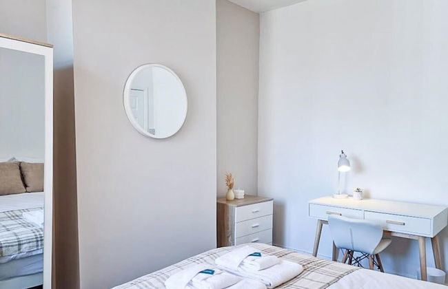 White Cozy House With Pool Table Game Room - Photo 18