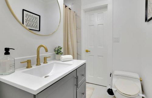 Luxury 7BR Buckhead Oasis w Pool Gameroom Firepit - Foto 55