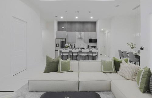 KING BED - FREE Pool Heat - 85 in TV - 4BR Villa - Foto 4
