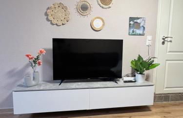 Near Messe, Airport, City Center with Private Garden and Parking - Foto 11