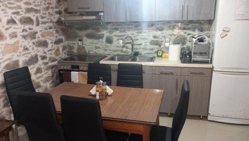 Malama's House - Photo 2