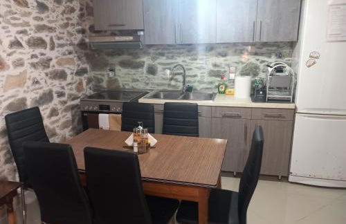 Malama's House - Photo 2