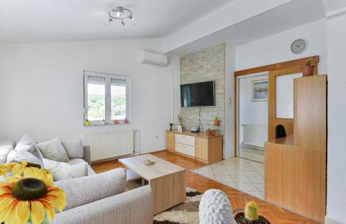 Holiday House Marina with pool - Foto 37