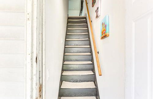 3 Mi to Downtown Youngstown Apt with Deck! - Foto 17