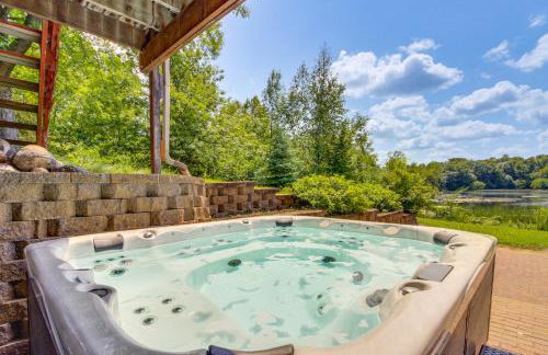 Private Lakefront Cabin with Hot Tub, Deck and Views - Foto 30