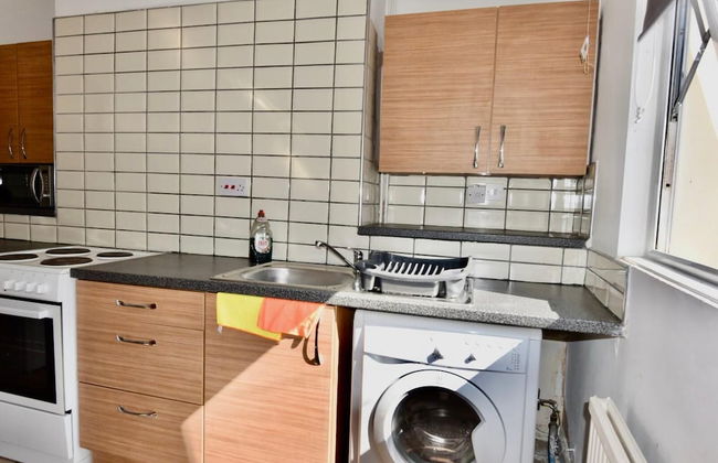 Cheer full 4 Bedroom House Train Station - Foto 29