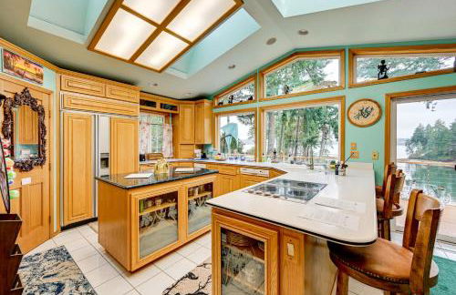 Steps to Shore Seaside Olympia Retreat with Hot Tub - Foto 9