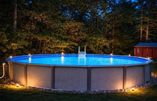 Bear House Catskills Cabin- Private Pool, Pond, Hot Tub, Dog-Friendly Sleeps 9 Adults - Foto 2