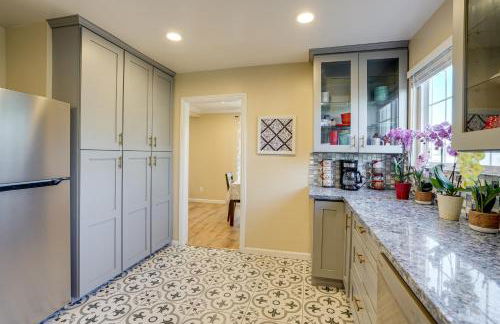 Easy SF Access! Spacious Family Home with Yard - Foto 11