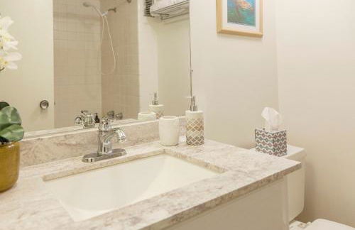 Tropical Studios at Marine Surf Waikiki - FREE PARKING - BEST LOCATION - FULL KITCHEN - SWIMMING POOL - Foto 128
