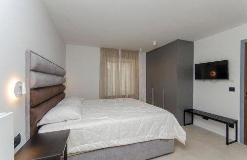 Azure Heaven Apartment w heated pool - Photo 5