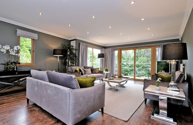 Enchanting Home With Furnished Balcony in Cults, Scotland - Foto 1