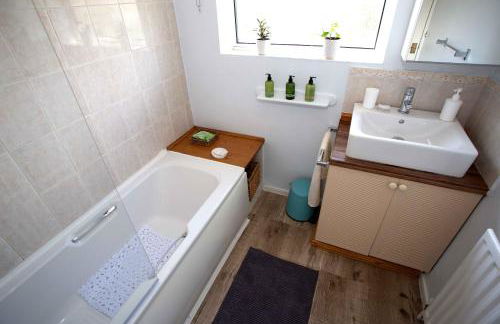 NEC, BHX Cosy 3 Bedroom House with Parking - Foto 47