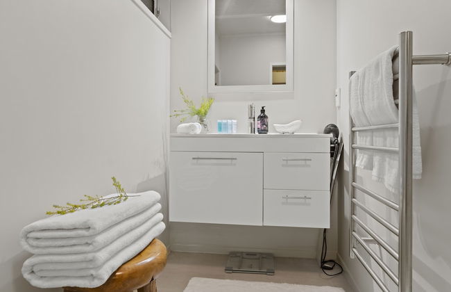 Hilltop Country Retreat with Seaviews - Foto 29