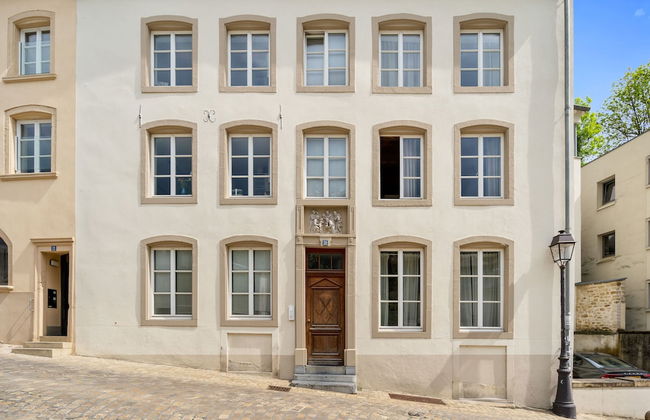 Modern Apt Old Town w Panoramic View ID4 - Photo 29