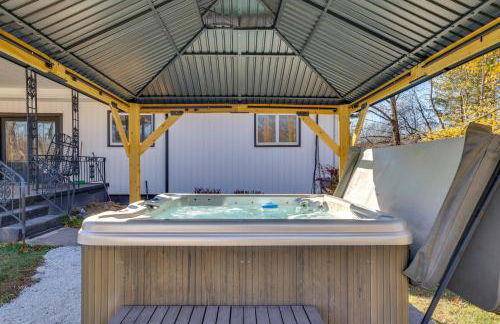 Game Room and Hot Tub! Cresco Family Home - Foto 33