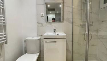 Grande maison rénovée, 10 pers, métro 7 min, Paris centre 20 min, supermarché 100 m - Foto 2