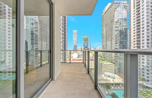 Chic Downtown Miami 2BR City Views Rooftop Pool - Foto 31