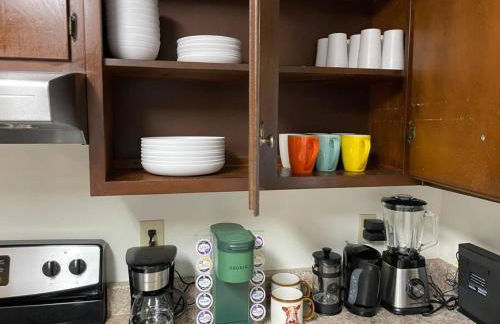 NEW King Beds, 86 inch RokuTV, and Massage at the Comfort Haven - Foto 14