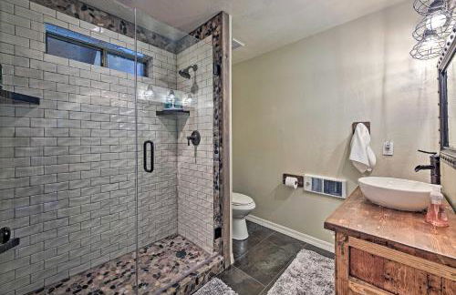 Near Woodland Lake Park Cabin with Serene Deck! - Foto 20