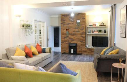 Lovely 5 Bedroom Home w Garden near Northampton - Photo 44