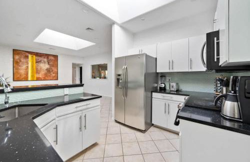 Villa Luz- Cozy Family Home with Jacuzzi year-round & heated pool in summer - Foto 30