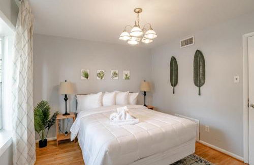 Private Pool & Yard Mins to Dining & University - Foto 41