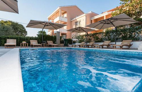 Villa Zdenka with heated pool - Photo 11