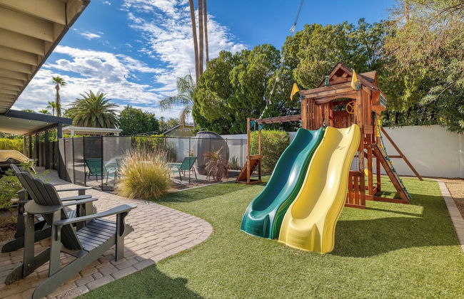 Backyard Pool, Puttinggreen, Playground Modern 5bdr White Agate by Avantstay - Foto 37