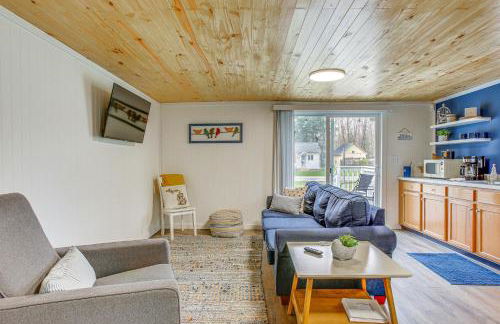 Cozy Wellston Cabin - Walk to Crystal Lake! - Foto 7