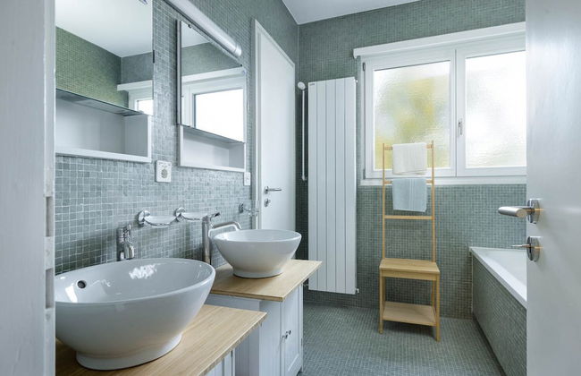 Luxury Apartment With Terrace and Garden Free Parking Smart TV etc - Foto 27