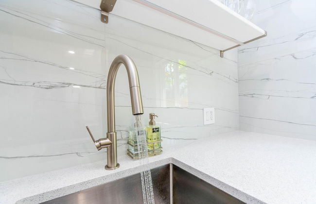 Uhost AI 1BR With Marble Accents Patio - Foto 21