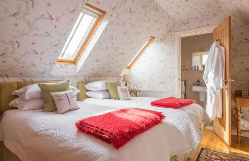 The Old Millhouse - Luxury Retreat with Sauna, Cold Plunge, Yoga & Swim SPA - Photo 36