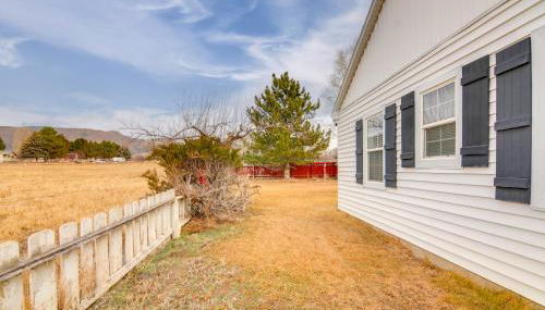 Cozy Mtn-View Retreat with Yard Near Hiking and Golf! - Foto 2