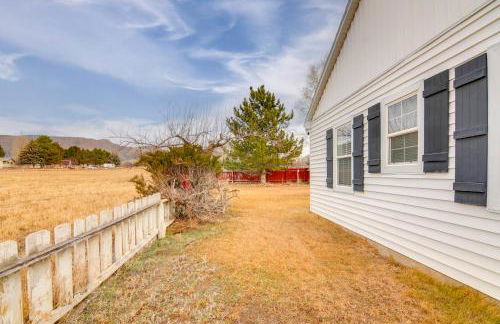 Cozy Mtn-View Retreat with Yard Near Hiking and Golf! - Foto 2