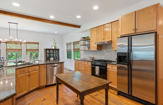 Beautiful Home on a Quiet Lot, Sleeps 14, Treehouse & Game Room! - Foto 10