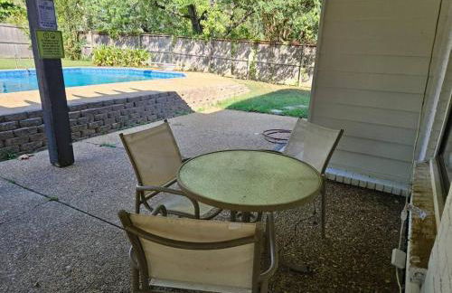 Luxury Pool with King beds Near Shops and Dining - Foto 34