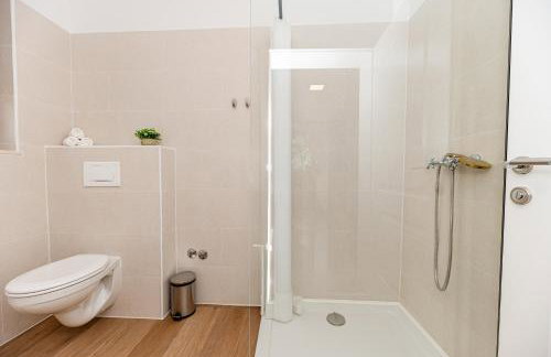 Villa Pietro with a heated Saltwater pool - Photo 20