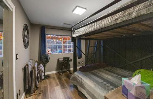 Lynx Lake Lux 6-BR HouseSleeps 22Hot TubGame Rm - Foto 55