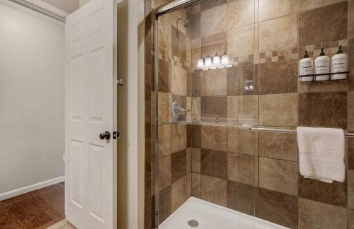 Cresthaven Hall 2 Mins to UCCS Family Fun & BBQ - Foto 33