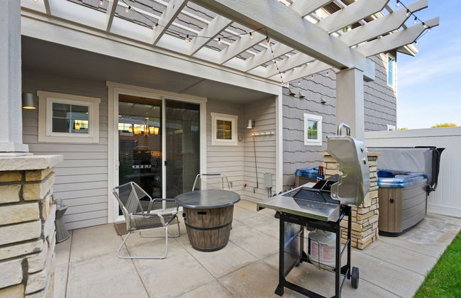 Quiet Urban Community – Designer Home W/ Hot Tub! - Foto 25