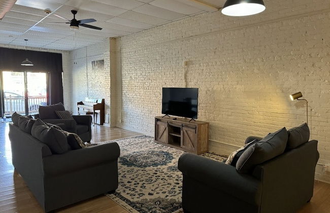 Roosters Crow Studio - Photo 5