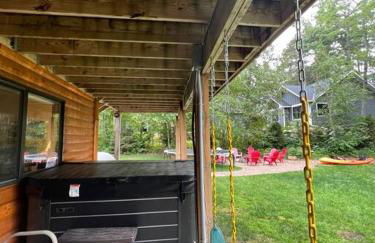 Large Log Home on Lake with Hot Tub - Foto 25