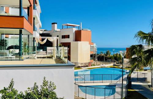 Luxury 3 Bedroom Apartment 300m from the Beach - Photo 36