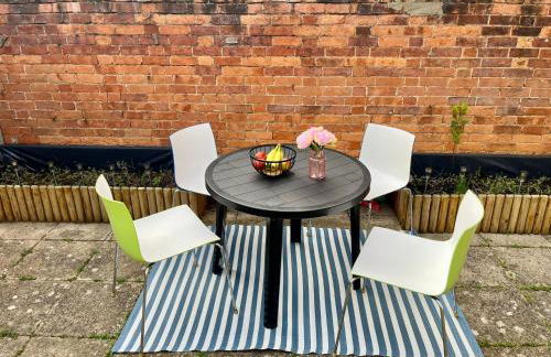 Central Bedford FREE Parking & Private Garden& Conservatory Perfect for large group of people - Foto 12