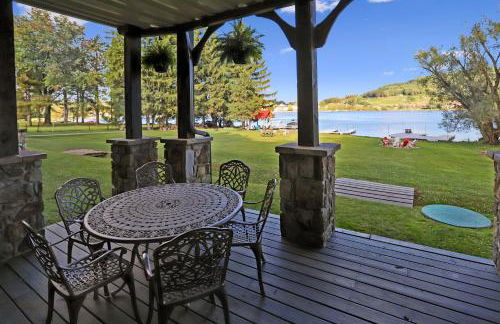 Lakefront home with fire pit and dock Near Wisp Resort - Foto 36