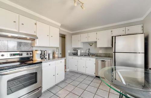 4 Bedrooms and 5 Beds with Game Room Only 5 min Drive to College and Perfect for Family's - Foto 5